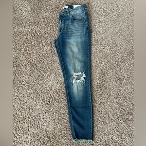 Kancan distressed skinny jean size 11/29